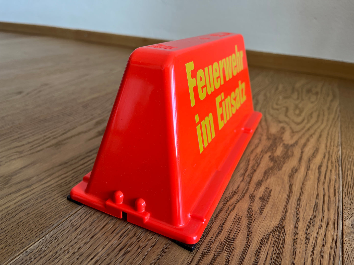 Dachaufsetzer "Feuerwehr im Einsatz" leuchtrot